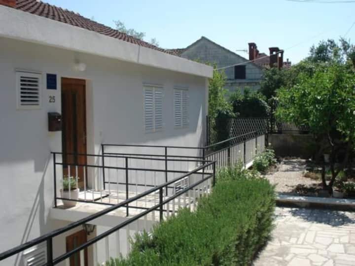 Apartments Luka Корчула Экстерьер фото
