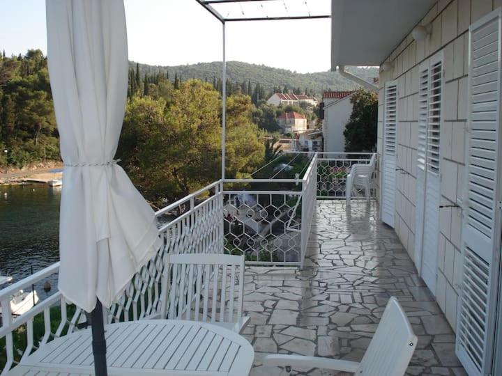 Apartments Luka Корчула Экстерьер фото
