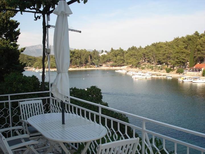 Apartments Luka Корчула Экстерьер фото