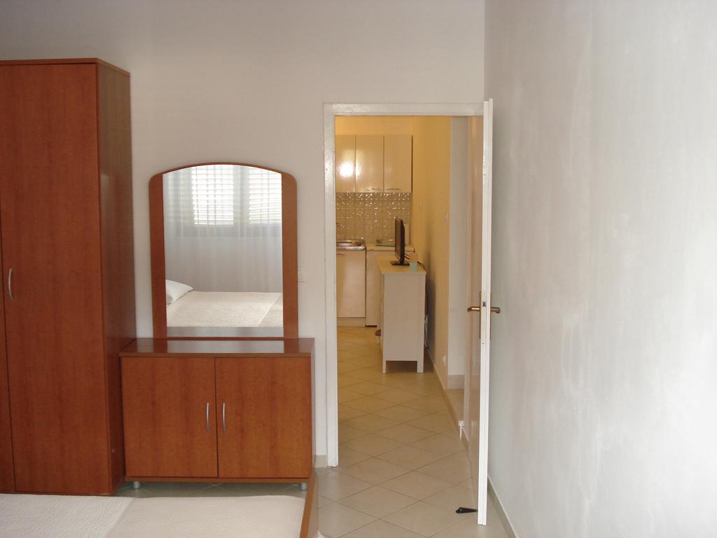 Apartments Luka Корчула Экстерьер фото